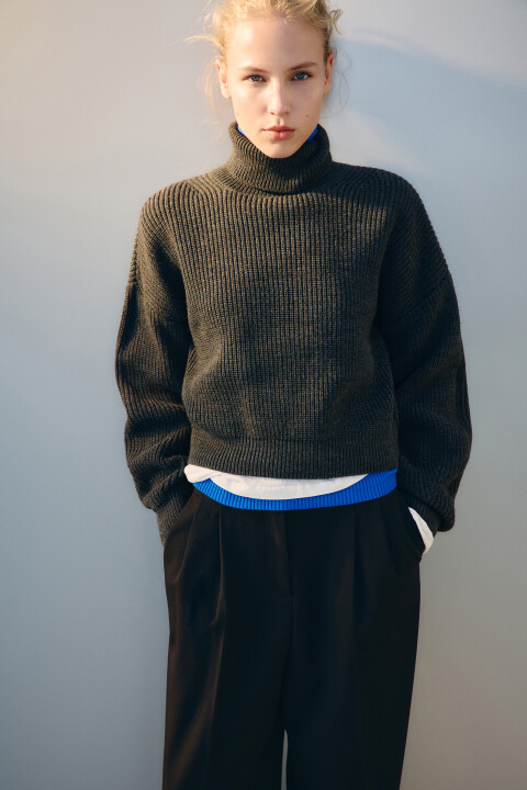 

Свитер короткий в рубчик, Серый, Свитер короткий в рубчик