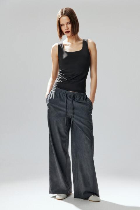 

Майка гладкая на широких бретелях, Черный, Майка гладкая на широких бретелях