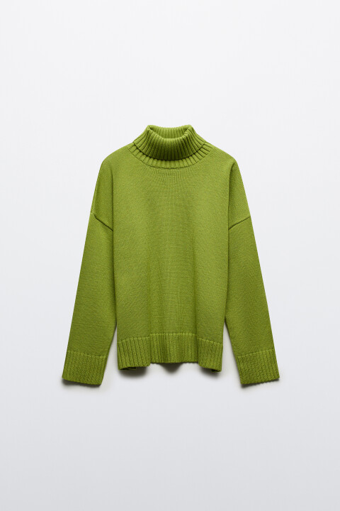 Свитер свободный с боковыми разрезами