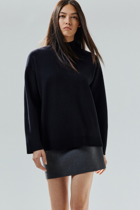 Свитер вискозный с воротником-стойкой