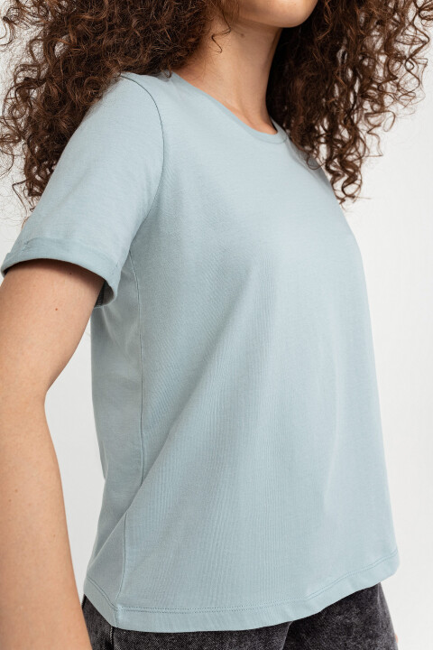 

Футболка базовая свободного кроя с отворотами на рукавах, Голубой, Футболка базовая свободного кроя с отворотами на рукавах