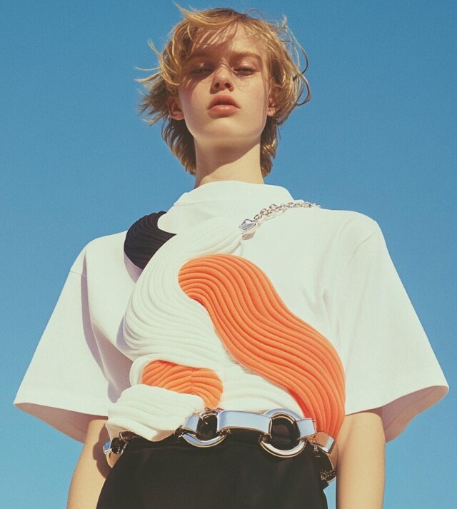 Белая майка с креативным дополнением - CO:CREATE