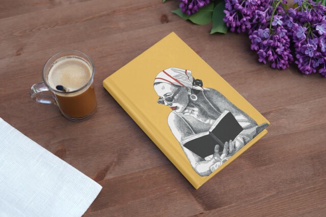 Девушка с книгой на пляже - CO:CREATE 2