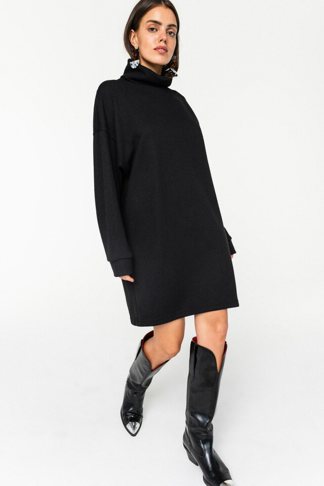 платье oversize трикотажное с высоким воротом - цвет черный - 2