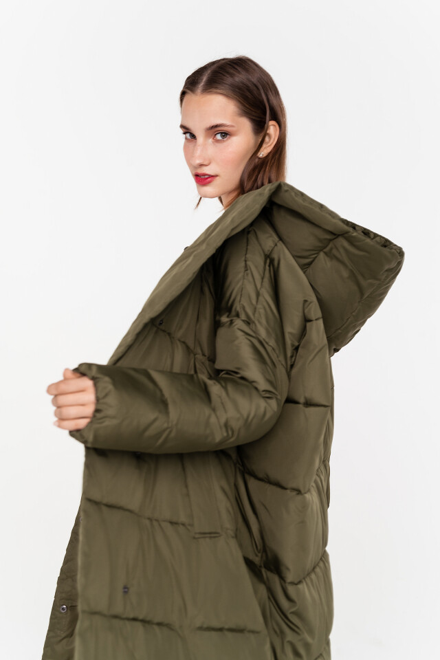 пуховик длинный oversize на кнопках с капюшоном - цвет зеленый - 4