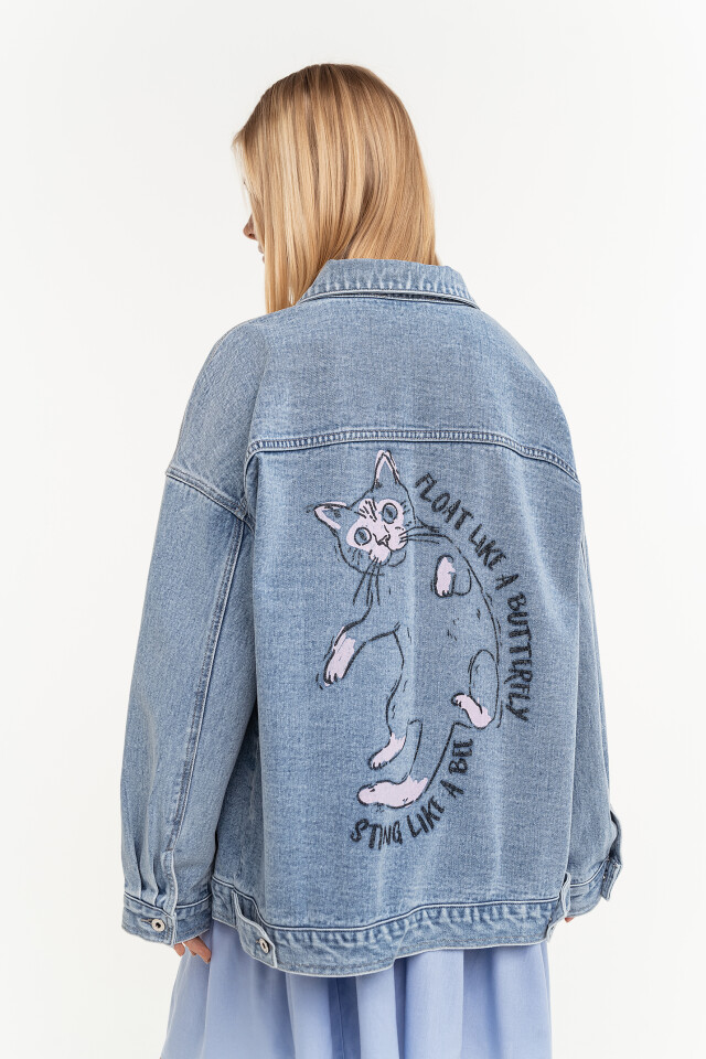 куртка джинсовая oversize с принтом на спине - цвет голубой - 4