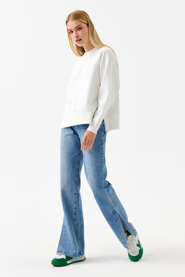 Хлопковый свитшот базовый oversize - цвет белый - 4