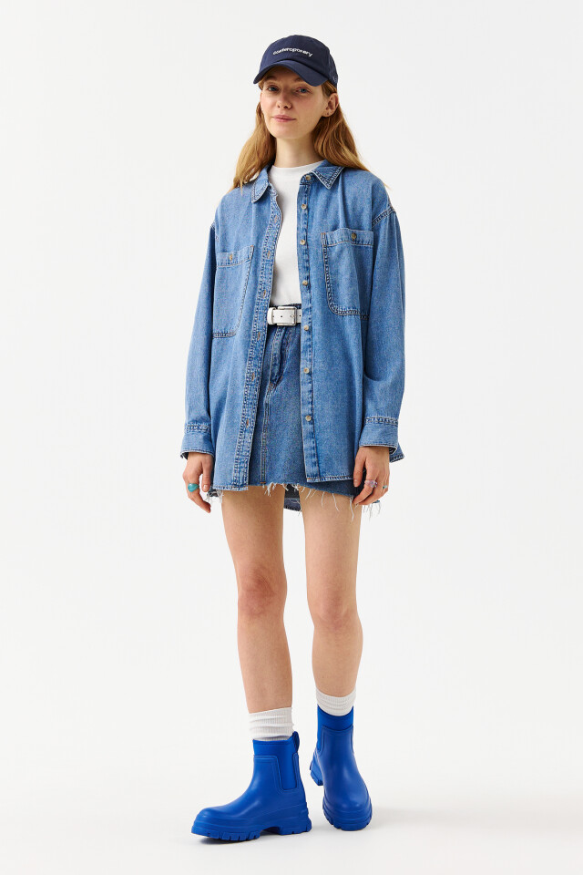 Рубашка джинсовая oversize - цвет голубой - 4
