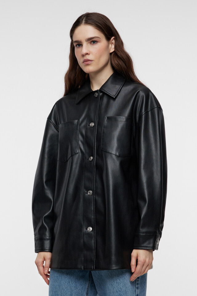 Рубашка oversize из искусственной кожи с нагрудными карманами - цвет черный - 1