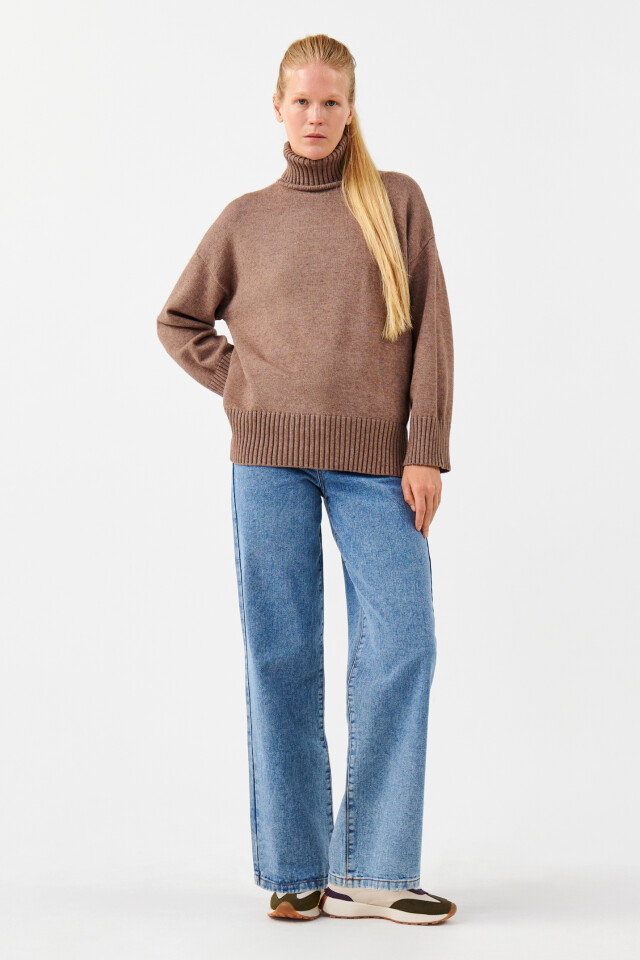 Свитер SWEATER свободный с боковыми разрезами - цвет бежевый - 4