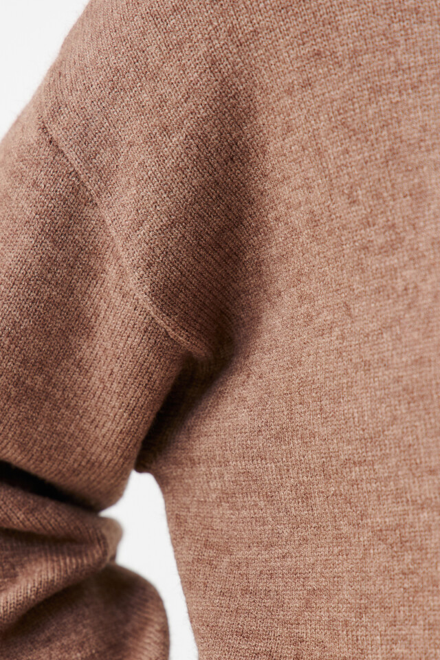 Свитер SWEATER свободный с боковыми разрезами - цвет бежевый - 5
