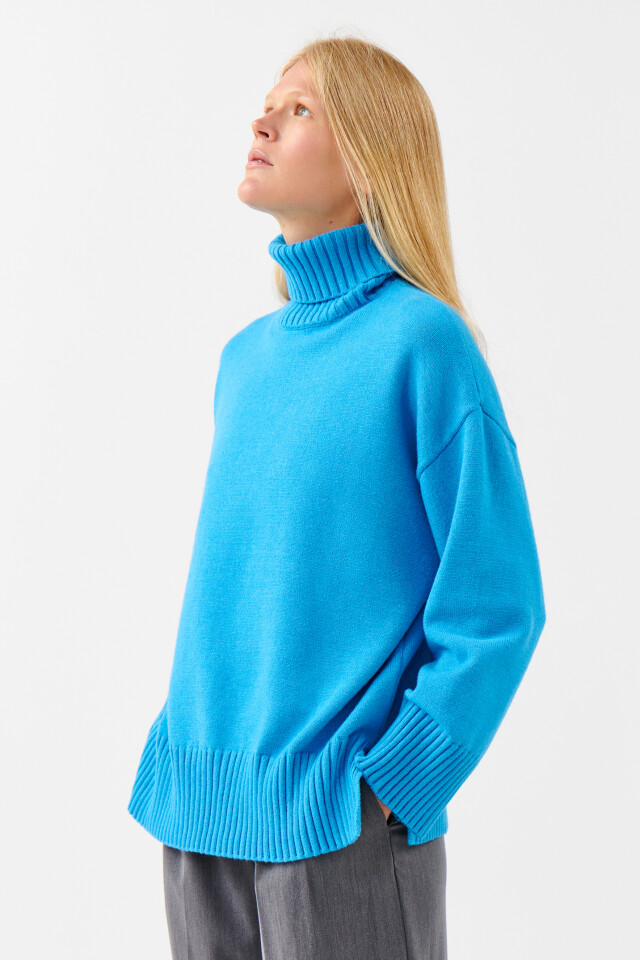 Свитер SWEATER свободный с боковыми разрезами - цвет голубой - 2