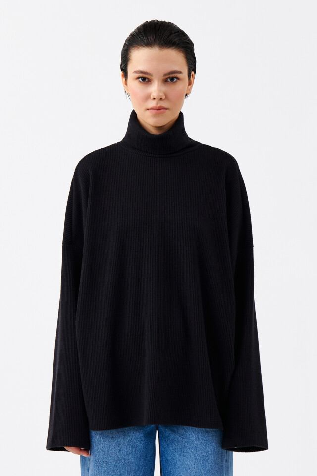 Свитер oversize с высоким воротником - цвет черный - 1