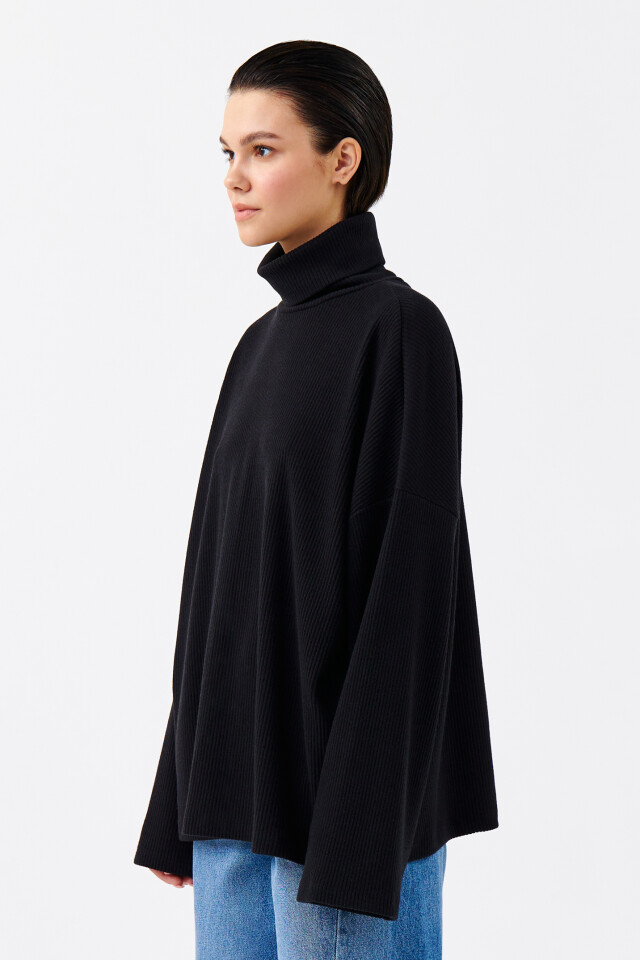 Свитер oversize с высоким воротником - цвет черный - 2