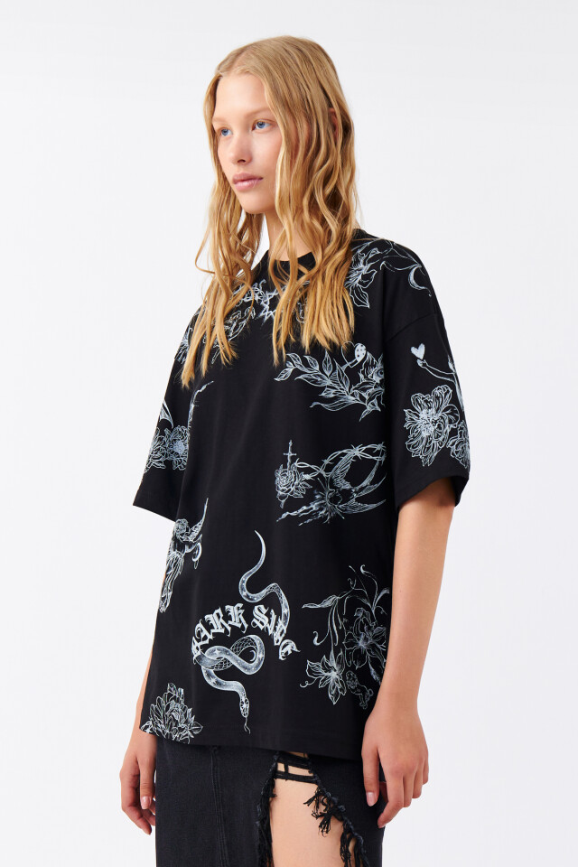 Футболка oversize с тату-принтом - цвет черный - 2