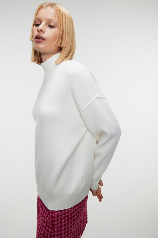 Свитер вискозный oversize с воротником-стойкой - цвет бежевый - 7