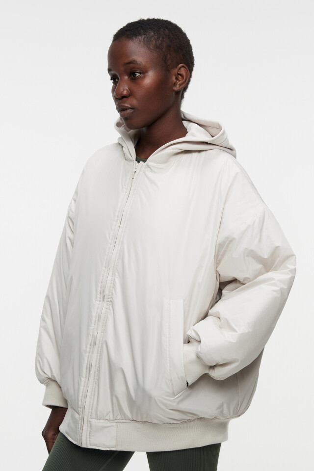 Куртка-бомбер oversize с трикотажным капюшоном - цвет бежевый - 4
