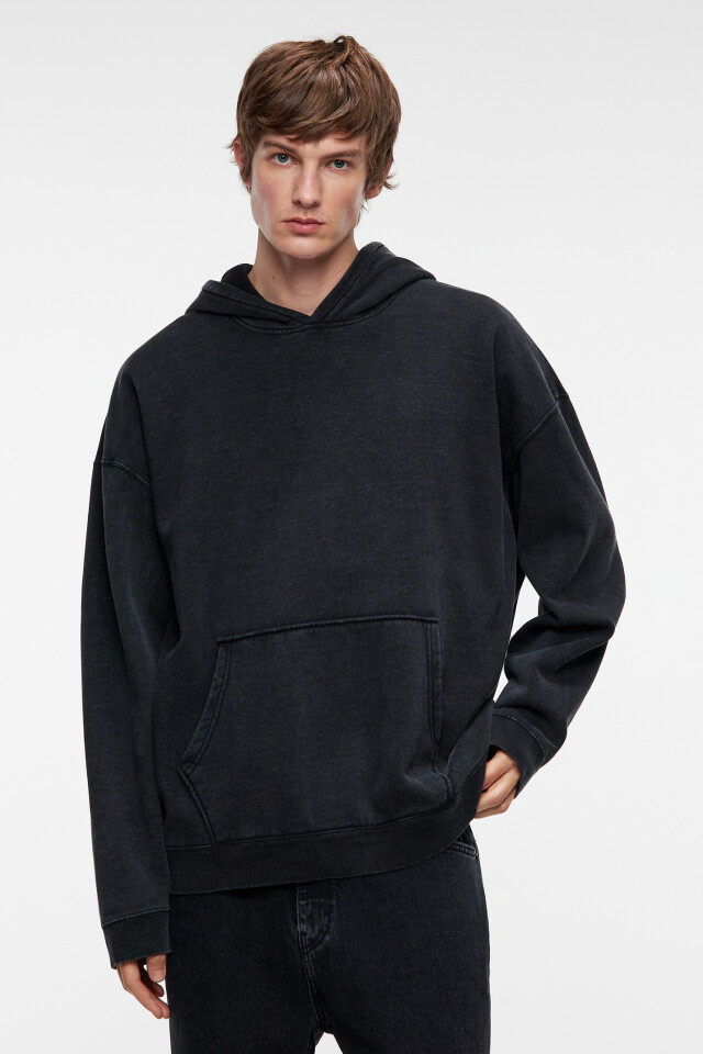Толстовка oversize хлопковая с капюшоном и карманом - цвет черный - 1