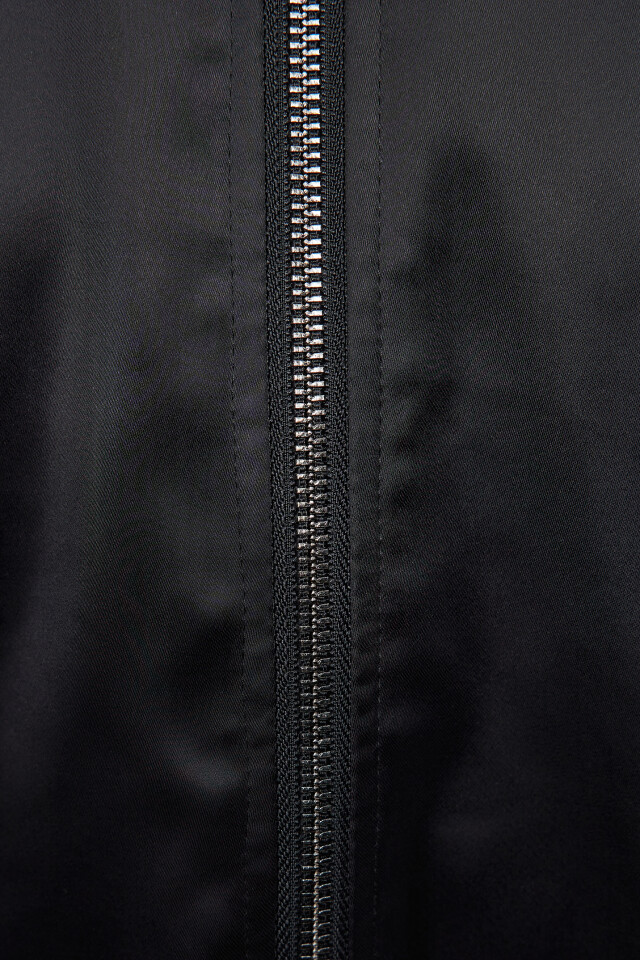 Куртка-бомбер oversize удлиненная с двойной собачкой - цвет черный - 6
