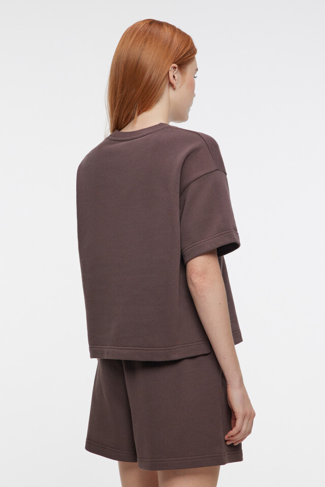 Футболка oversize короткая хлопковая из футера - цвет коричневый - 3