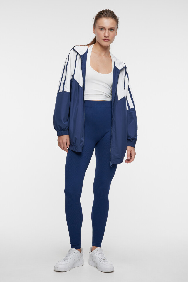 Куртка-ветровка oversize с капюшоном на завязках - цвет мультиколор - 4