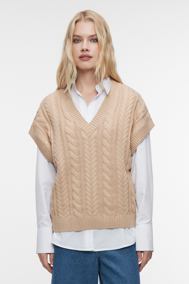 Жилет oversize вязаный хлопковый с узором в косичку - цвет бежевый - 2
