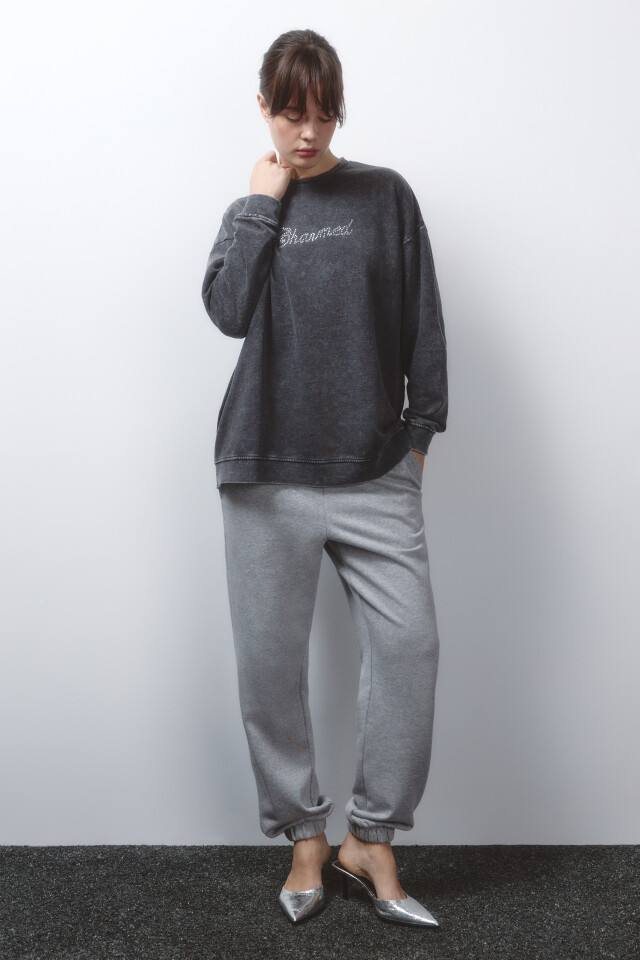 Свитшот oversize с вареным эффектом и стразами - цвет розовый - 5