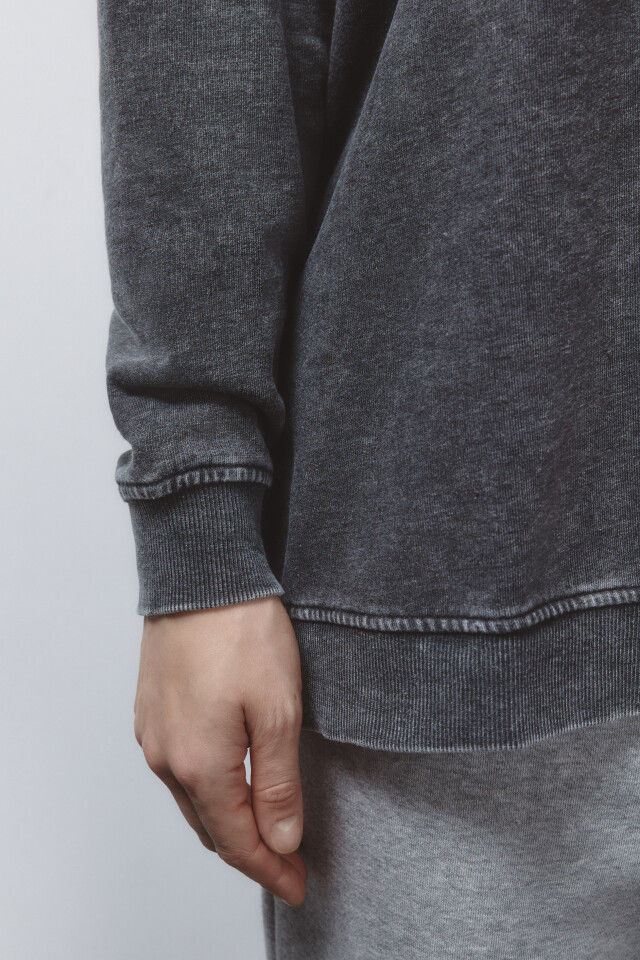 Свитшот oversize с вареным эффектом и стразами - цвет розовый - 7