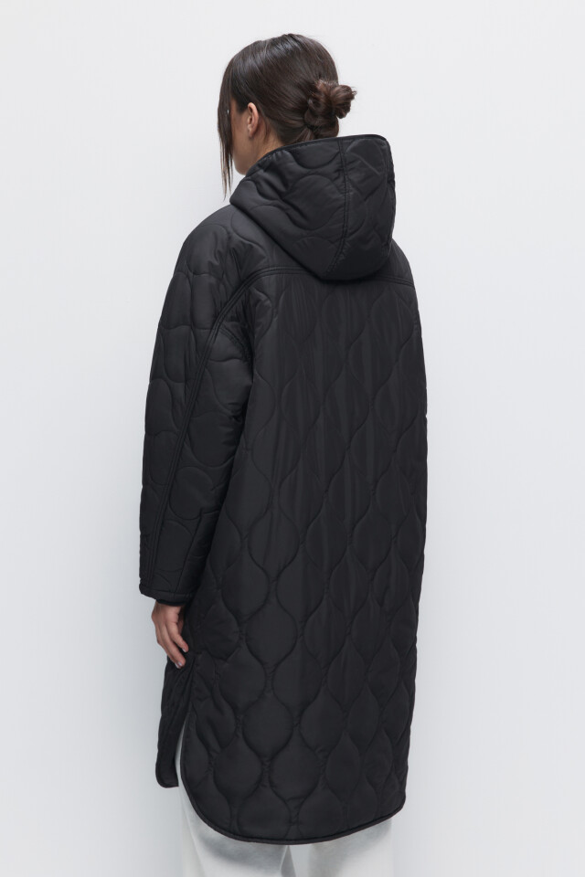 Пальто oversize стеганое с капюшоном и разрезами - цвет черный - 4