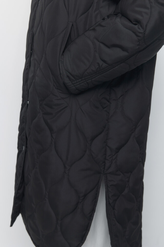 Пальто oversize стеганое с капюшоном и разрезами - цвет черный - 7