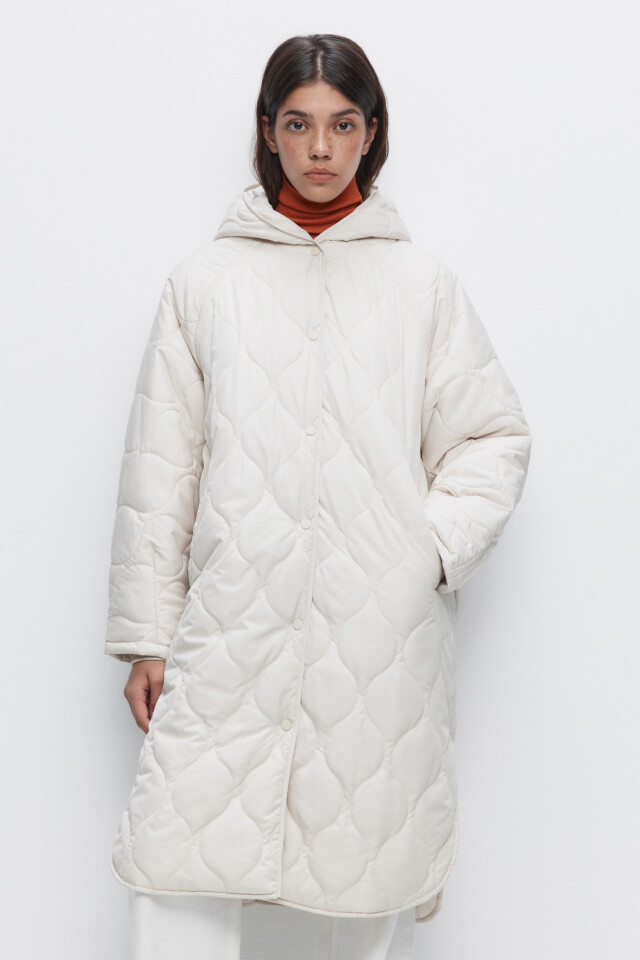 Пальто oversize стеганое с капюшоном и разрезами - цвет молочный - 1