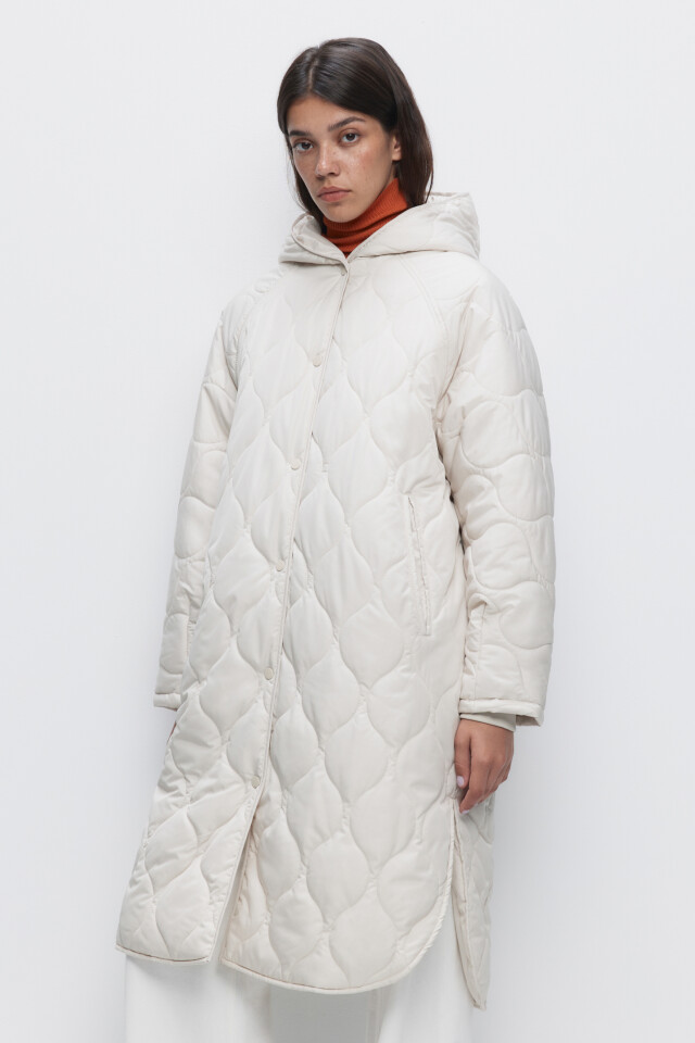 Пальто oversize стеганое с капюшоном и разрезами - цвет молочный - 2