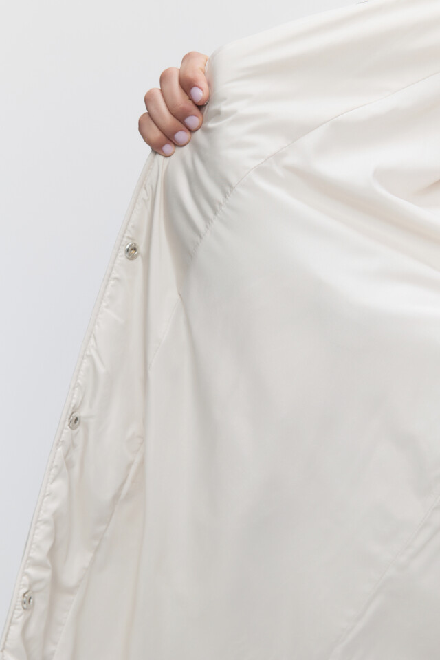 Пальто oversize стеганое с капюшоном и разрезами - цвет молочный - 7