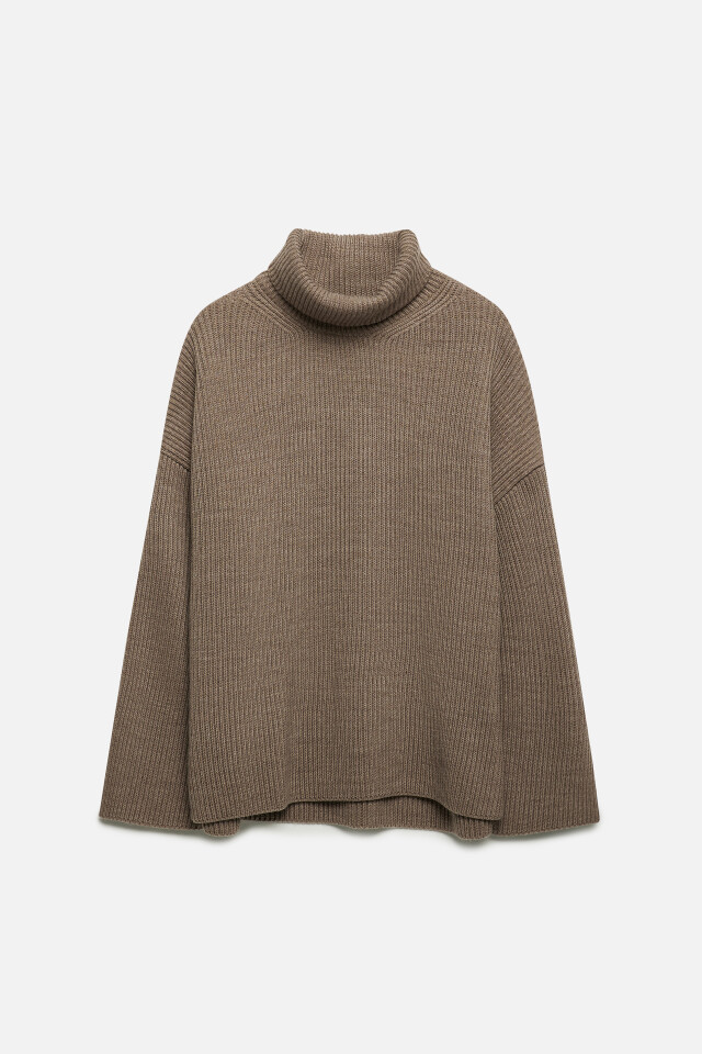 Свитер oversize с воротником и боковыми разрезами - цвет бежевый - 8