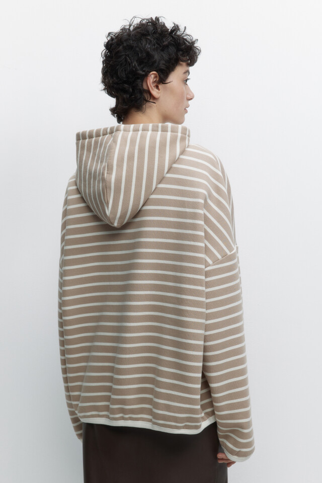 Худи oversize утепленная в полоску с капюшоном - цвет бежевый - 4