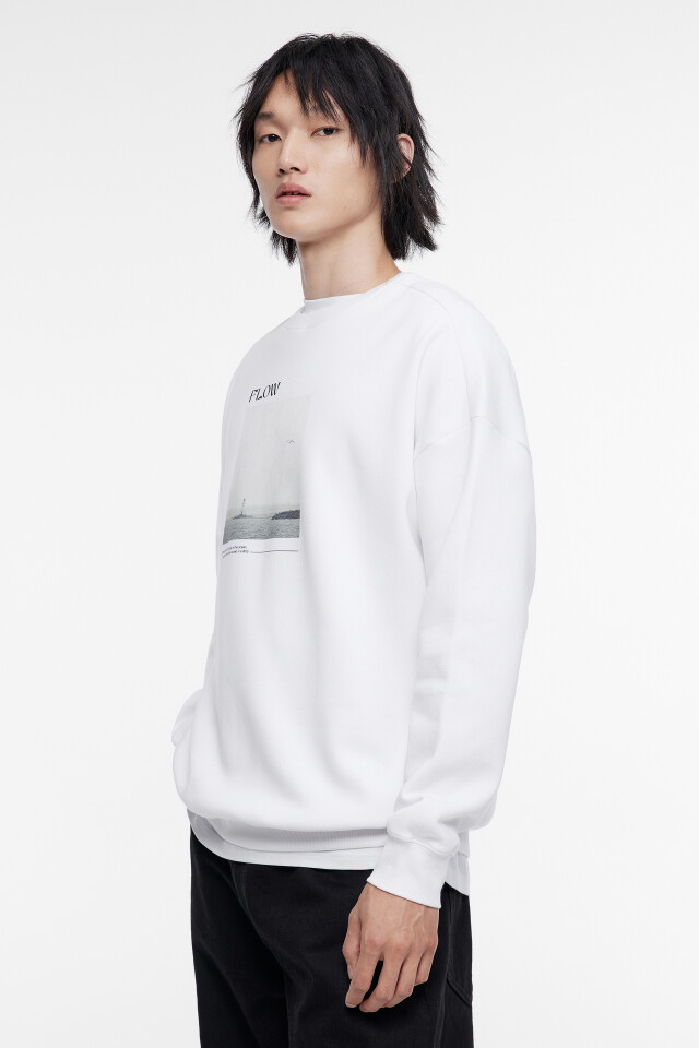 Свитшот oversize утепленный с принтом и надписями - цвет белый - 3