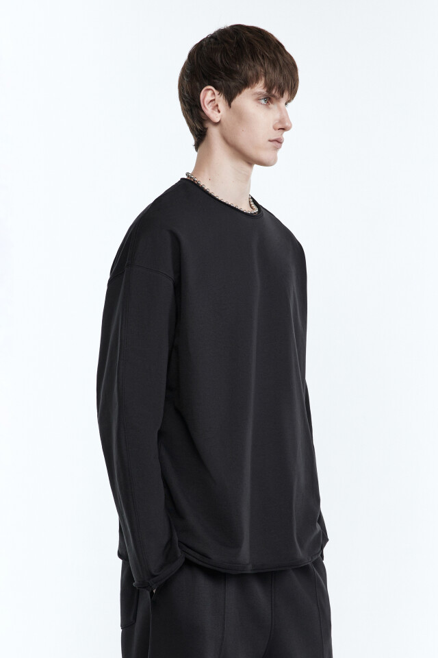 Лонгслив oversize с состаренным эффектом - цвет черный - 4