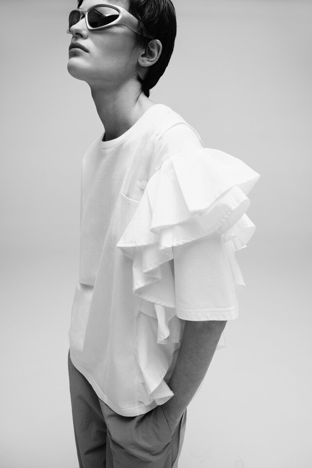 Футболка oversize с асимметричными воланами - цвет белый - 8