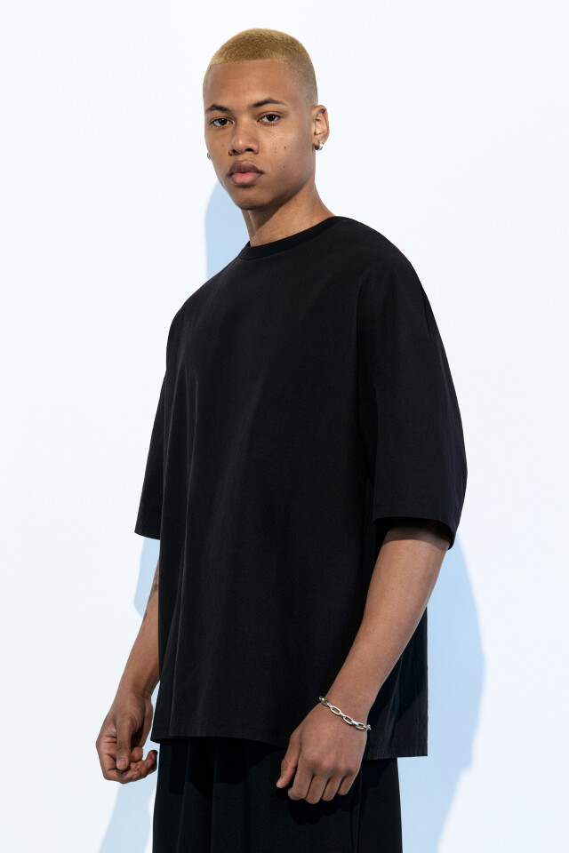 Футболка oversize с удлиненными рукавами - цвет черный - 4