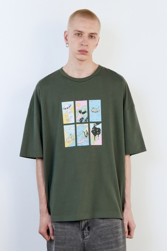 Футболка oversize с принтом-комиксом - цвет зеленый - 2