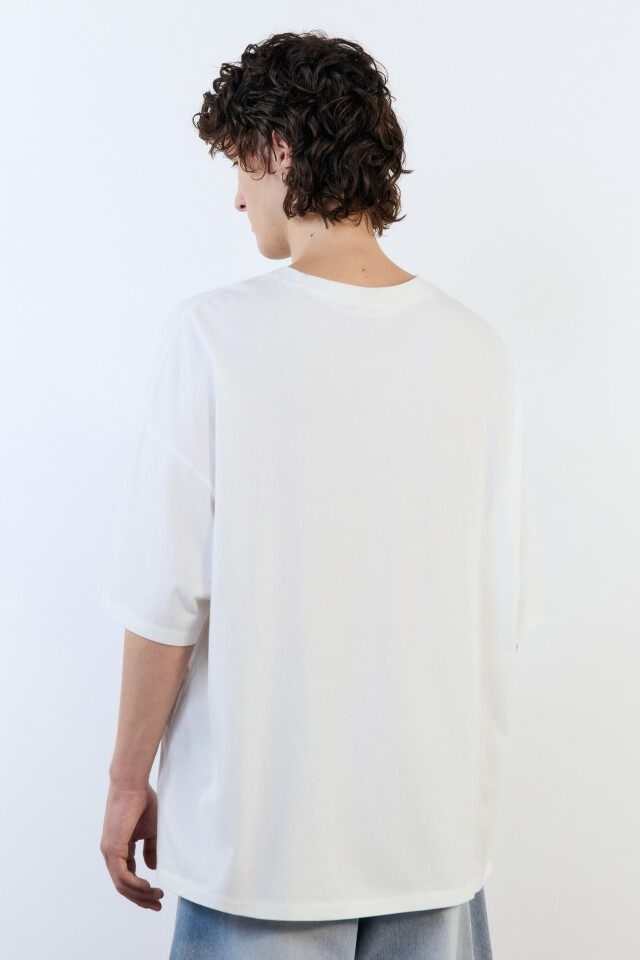 Футболка oversize с вареным эффектом и принтом - цвет белый - 4