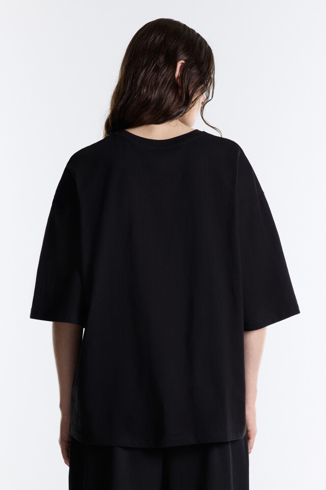 Футболка oversize с металлической цепочкой - цвет черный - 4