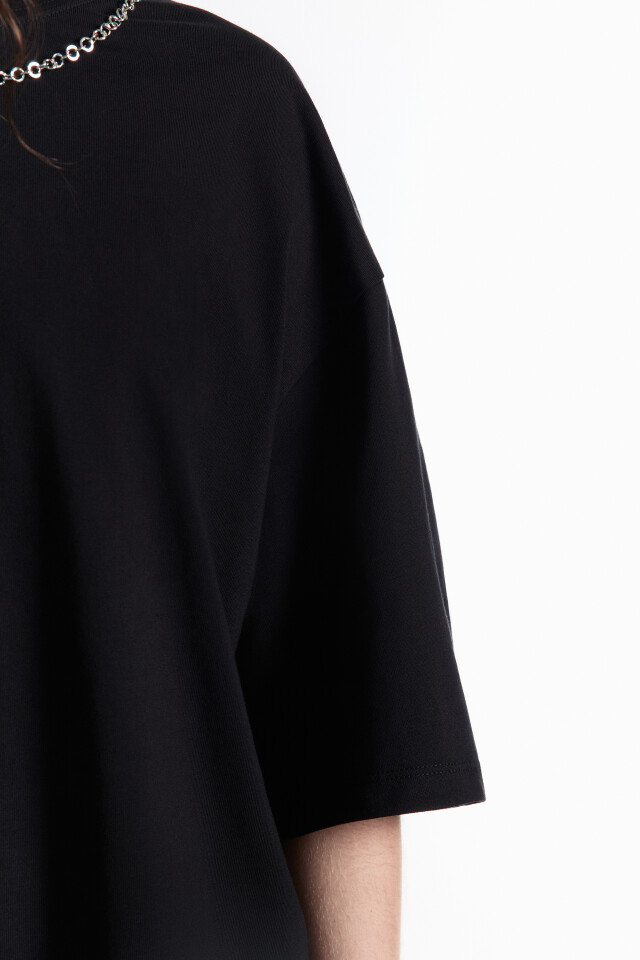 Футболка oversize с металлической цепочкой - цвет черный - 7
