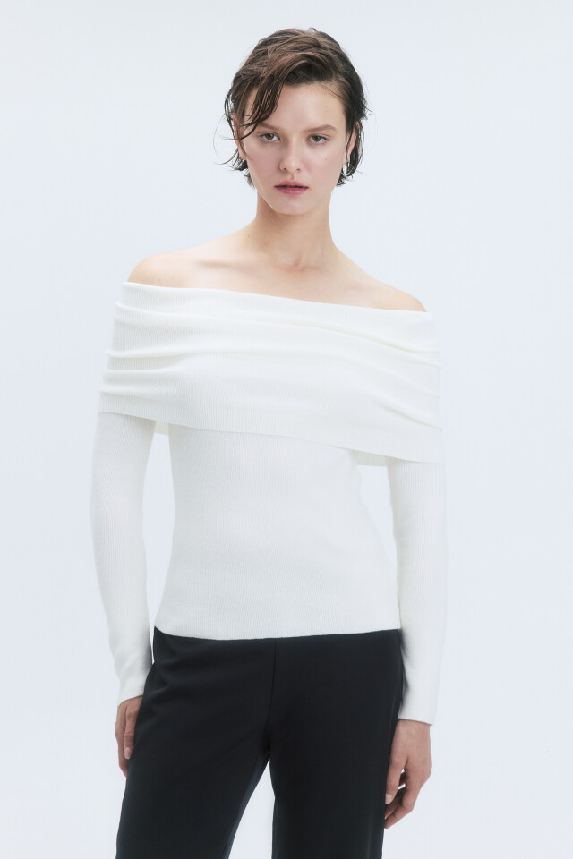 Джемпер off-shoulders тонкой вязки - цвет молочный - 3