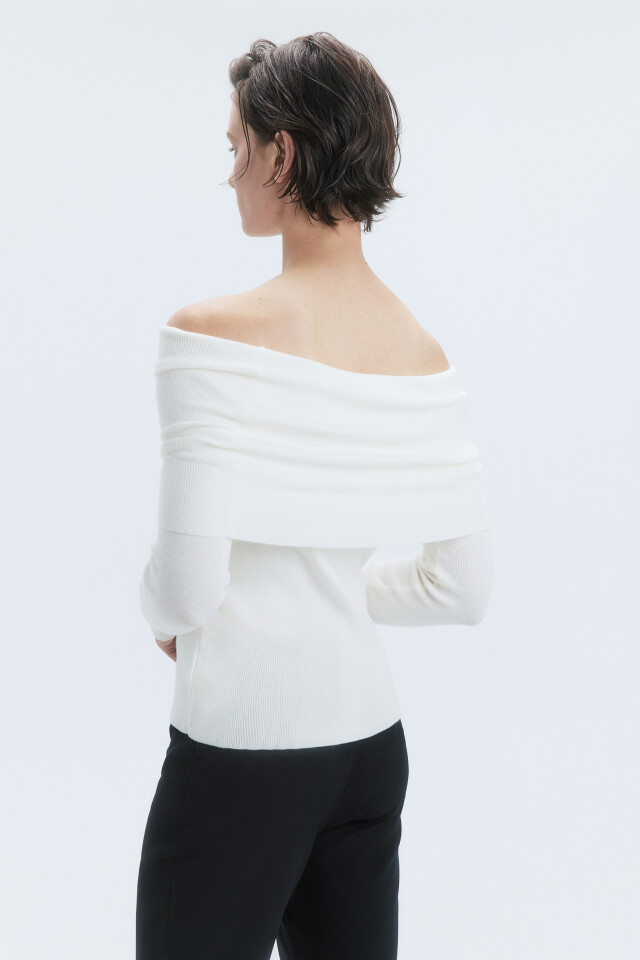 Джемпер off-shoulders тонкой вязки - цвет молочный - 5