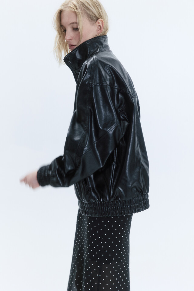Куртка-олимпийка oversize из искусственной кожи - цвет черный - 6