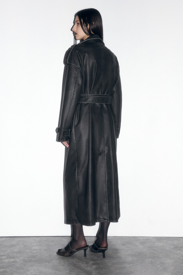 Плащ-тренчкот oversize с состаренным эффектом - цвет черный - 6