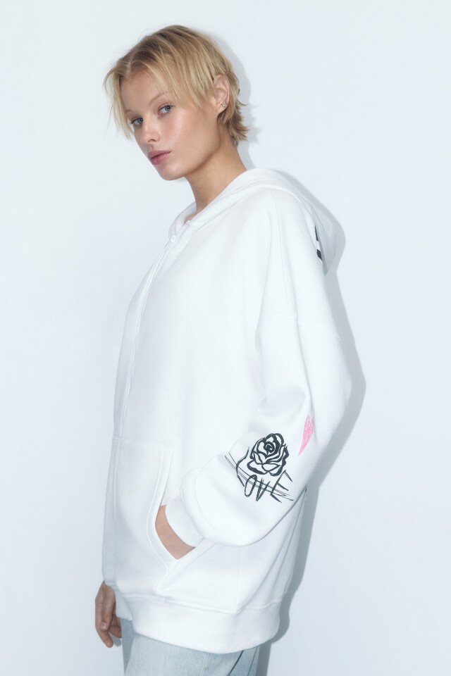Худи-зипка oversize с принтом и надписями - цвет белый - 4