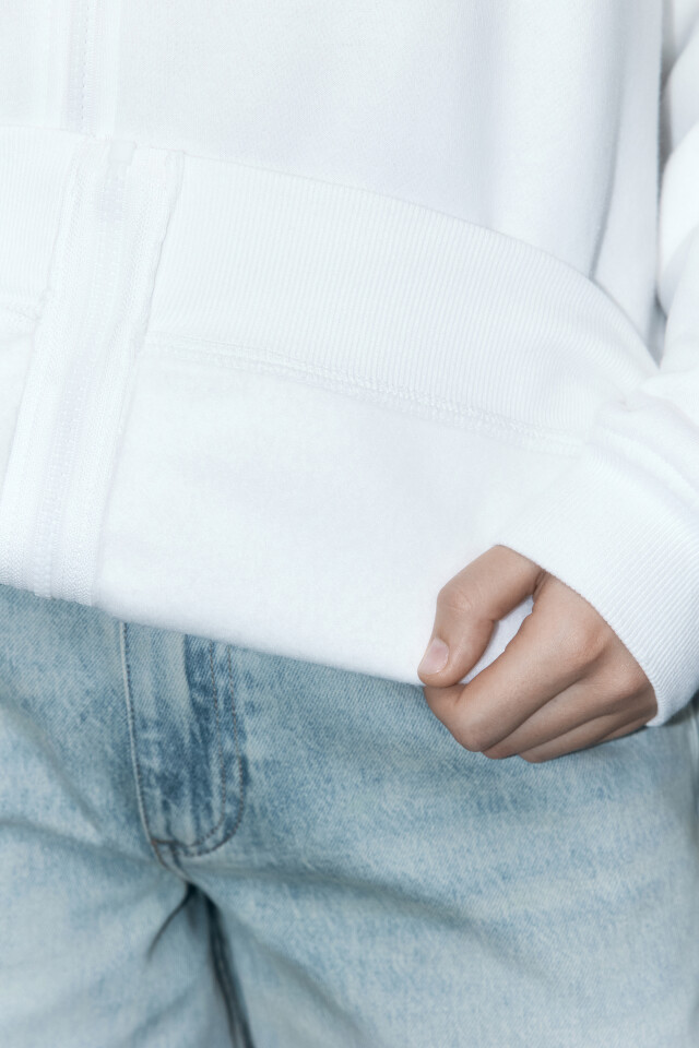 Худи-зипка oversize с принтом и надписями - цвет белый - 9