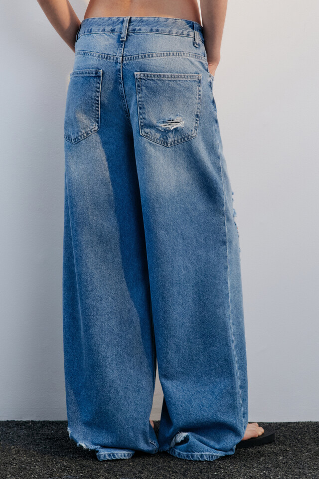 Джинсы baggy fit с рваными коленями - цвет голубой - 3